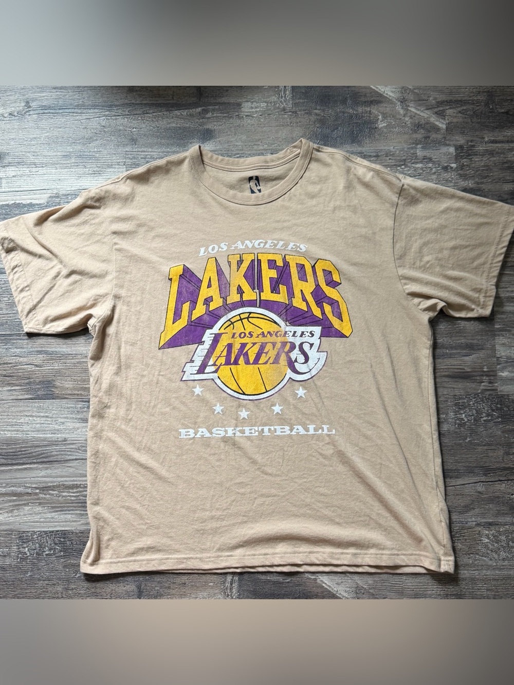 Old Navy Los Angeles Lakers tan graphic print short sleeve shirt‎ men’s XL